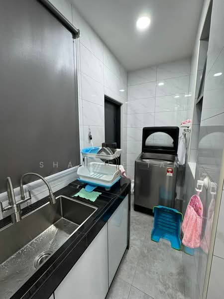 2-storey Terraced House for Sale in Johor Bahru (Johor) - Shanice Tan - Kitchen - PropertyGuru.com.my