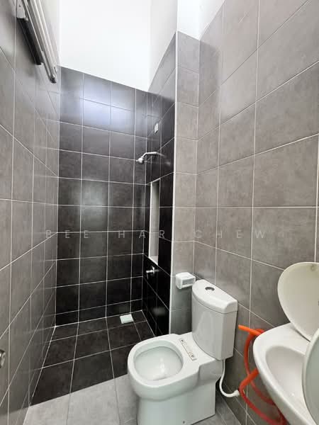 Rumah Teres 2 Tingkat untuk Dijual di Setia Alam (Selangor) - Bee Har Chew - Bathroom - PropertyGuru.com.my