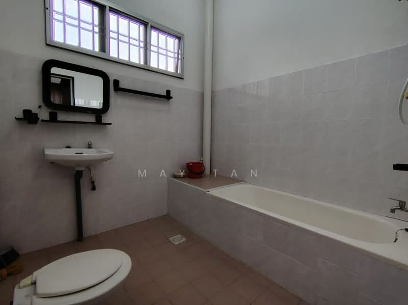 Semi-Detached House for Sale in Taman Sri Kluang (Kluang) - May Tan - Bathroom - PropertyGuru.com.my