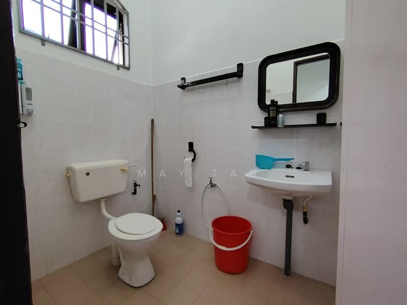 Semi-Detached House for Sale in Taman Sri Kluang (Kluang) - May Tan - Bathroom - PropertyGuru.com.my