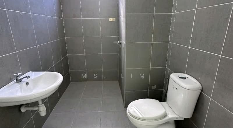 Servis Apartment untuk Dijual di Straits Garden Residence - Ms. Lim - Bathroom - PropertyGuru.com.my