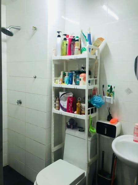 Kediaman Servis untuk Dijual di Silk Residence - Hwa Kong Ding - Bathroom - PropertyGuru.com.my
