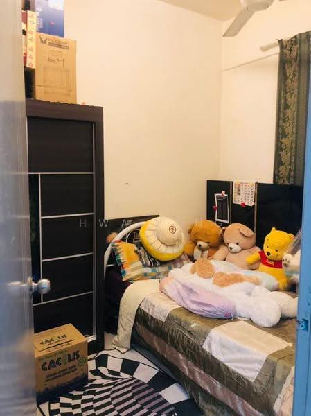 Kediaman Servis untuk Dijual di Silk Residence - Hwa Kong Ding - Bedroom - PropertyGuru.com.my