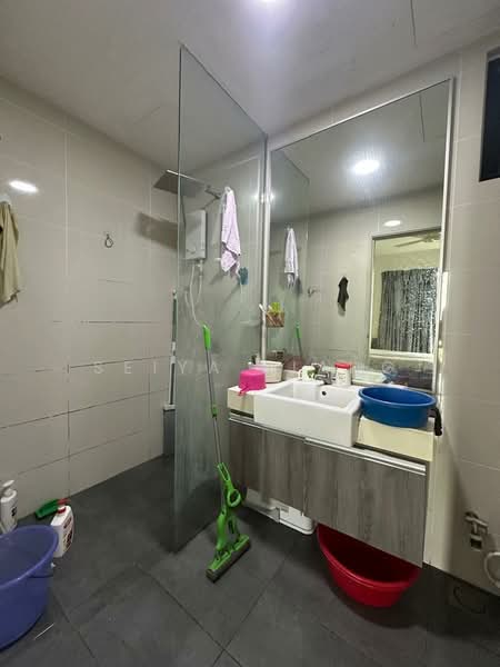 Service Residence for Sale at Southkey Mosaic - Seiya Liang - Bathroom - PropertyGuru.com.my