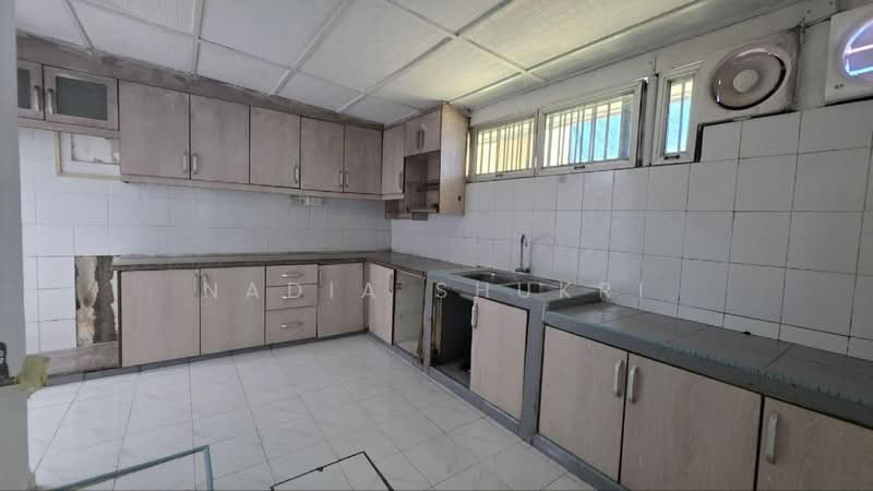 Rumah Teres 2 Tingkat untuk Dijual di Seksyen 8 (Shah Alam) - Nadia Shukri - Kitchen - PropertyGuru.com.my