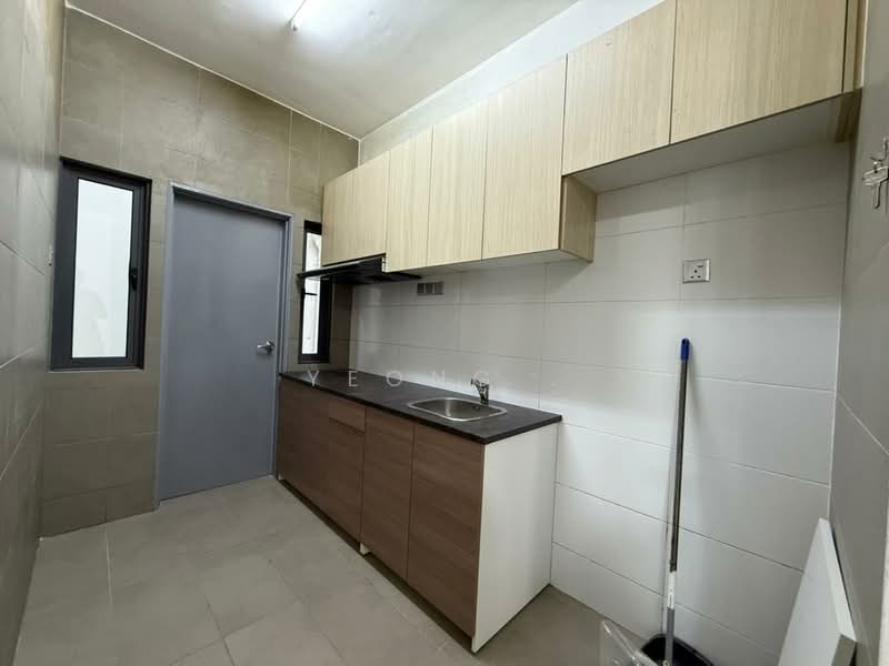 Service Residence for Sale at Amerin Residence - Yeong . - Kitchen - PropertyGuru.com.my