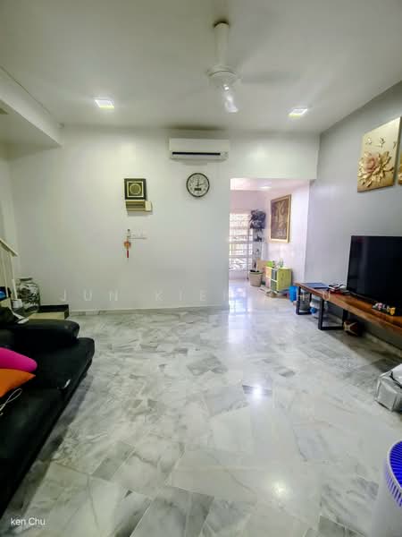 2-storey Terraced House for Rent in Sungai Long (Bandar Sungai Long) - Jun Kien Chu - Living Room - PropertyGuru.com.my