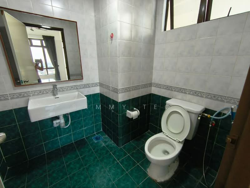 Pangsapuri untuk Disewa di Aster Court - SAMMY TEO - Bathroom - PropertyGuru.com.my