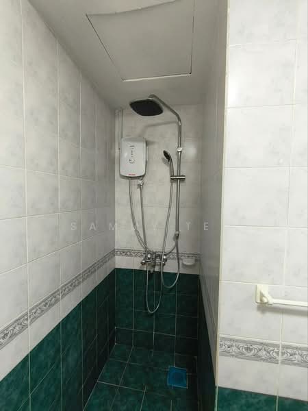 Pangsapuri untuk Disewa di Aster Court - SAMMY TEO - Bathroom - PropertyGuru.com.my