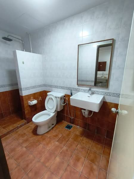 Pangsapuri untuk Disewa di Aster Court - SAMMY TEO - Bathroom - PropertyGuru.com.my