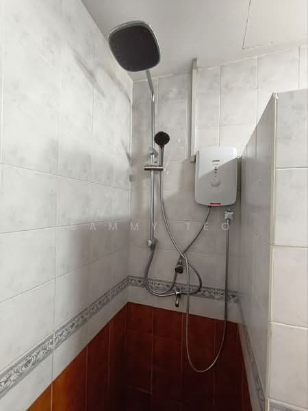 Pangsapuri untuk Disewa di Aster Court - SAMMY TEO - Bathroom - PropertyGuru.com.my