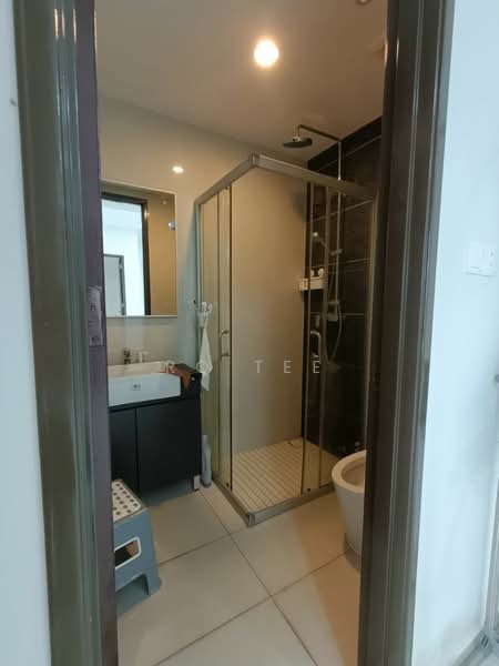 Condominium for Rent at Bay Laurel @ Country Garden Danga Bay - RQ Tee - Bathroom - PropertyGuru.com.my