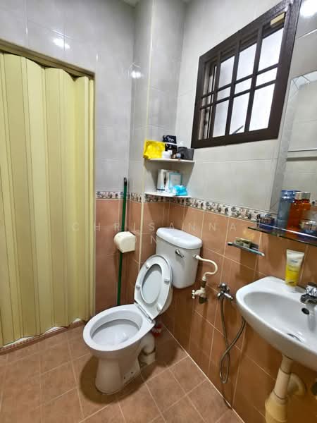 Rumah Teres 2 Tingkat untuk Dijual di Taman Setia Indah (Tebrau) - Chrisanna Ong - Bathroom - PropertyGuru.com.my