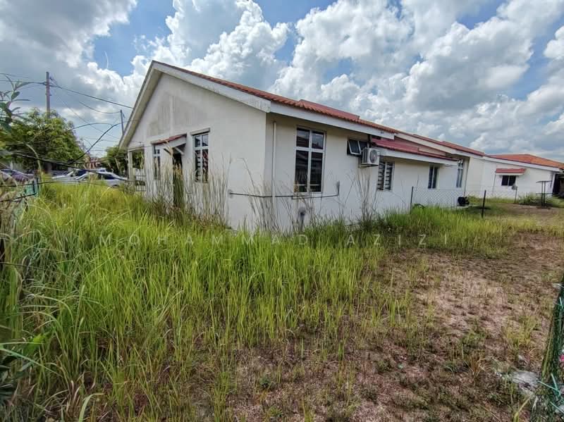 Semi-Detached House for Sale in Perkampungan Indera Sempurna (Penor) - Mohammad Azizi - Exterior - PropertyGuru.com.my