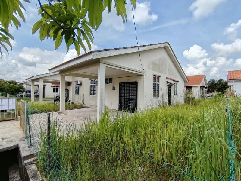 Semi-Detached House for Sale in Perkampungan Indera Sempurna (Penor) - Mohammad Azizi - PropertyGuru.com.my