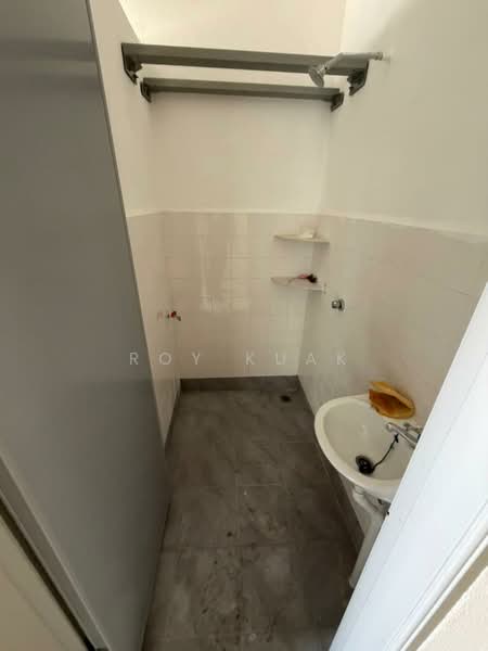 Rumah Flat untuk Disewa di Taman Saujana Permai - Roy Kuak - Bathroom - PropertyGuru.com.my