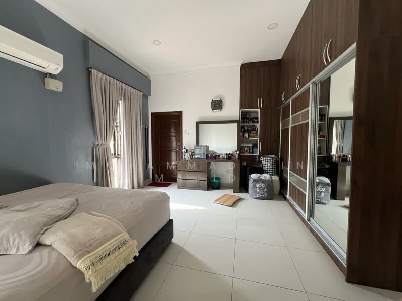 Bungalow for Sale in D'Kayangan (Shah Alam) - Mohammad Din Majid - Bedroom - PropertyGuru.com.my