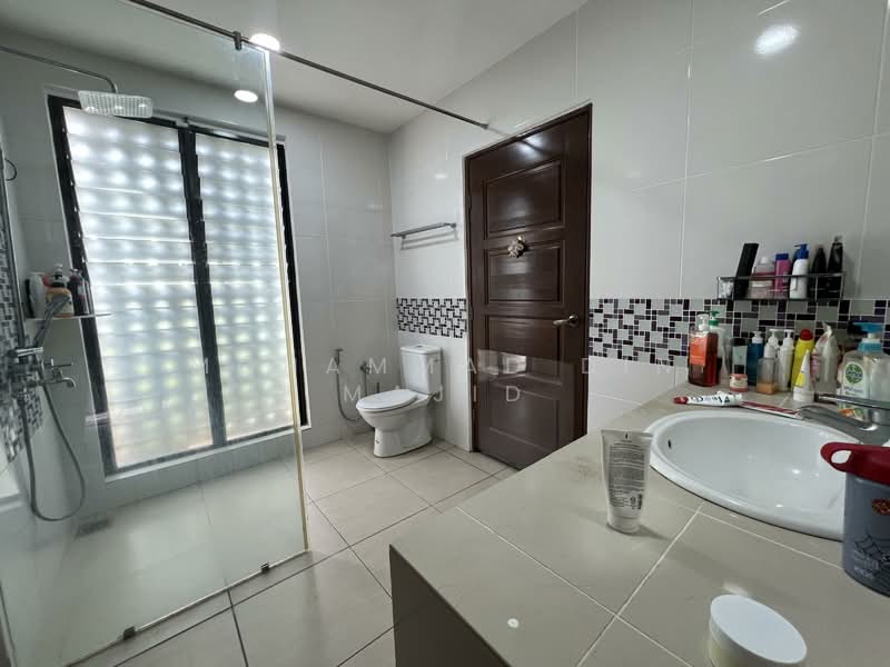 Bungalow for Sale in D'Kayangan (Shah Alam) - Mohammad Din Majid - Bathroom - PropertyGuru.com.my
