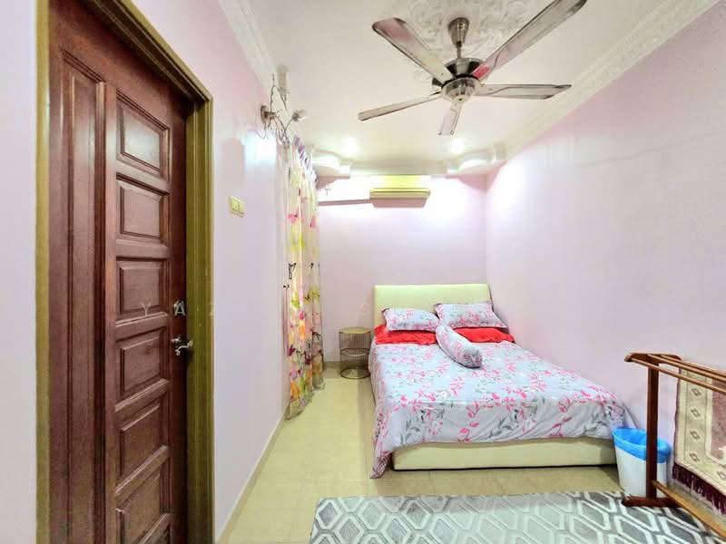 Semi-Detached House for Sale in D'Kayangan (Shah Alam) - Yazila Sulaimi - Bedroom - PropertyGuru.com.my