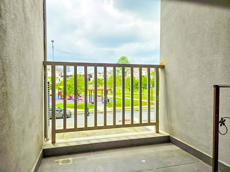 Rumah Bandar untuk Dijual di Kajang (Selangor) - Zul Syafiq - Balcony - PropertyGuru.com.my