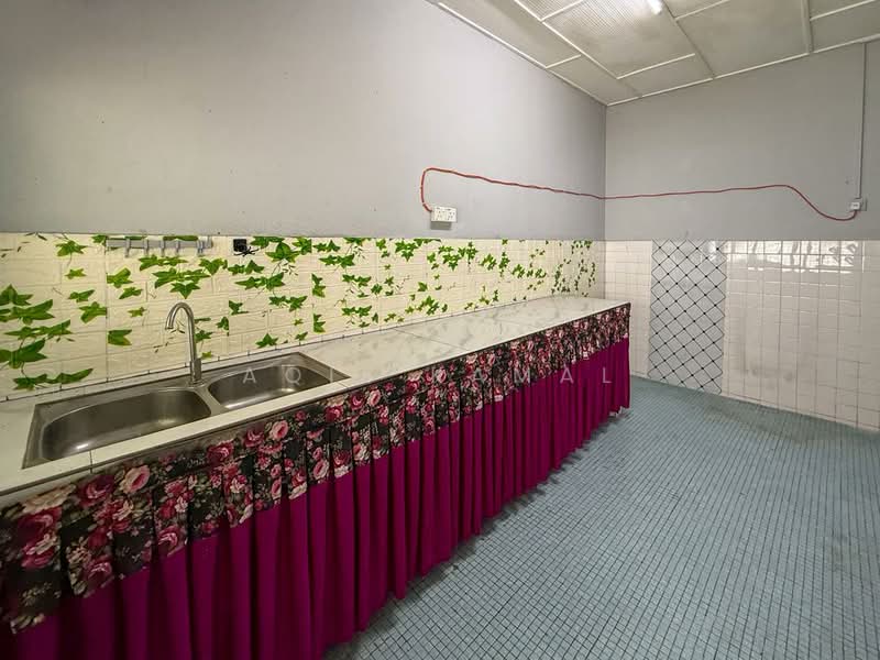 1-storey Terraced House for Sale in Kelana Jaya (Petaling Jaya) - Aqil Kamal - Kitchen - PropertyGuru.com.my