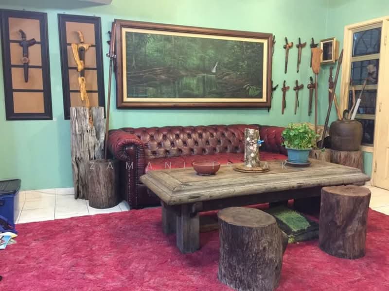 Rumah Teres 2 Tingkat untuk Dijual di Semenyih (Selangor) - Zamani Ishak - Living Room - PropertyGuru.com.my