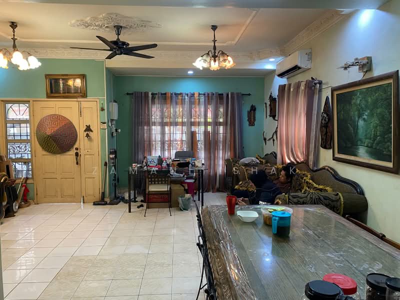 Rumah Teres 2 Tingkat untuk Dijual di Semenyih (Selangor) - Zamani Ishak - Living Room - PropertyGuru.com.my
