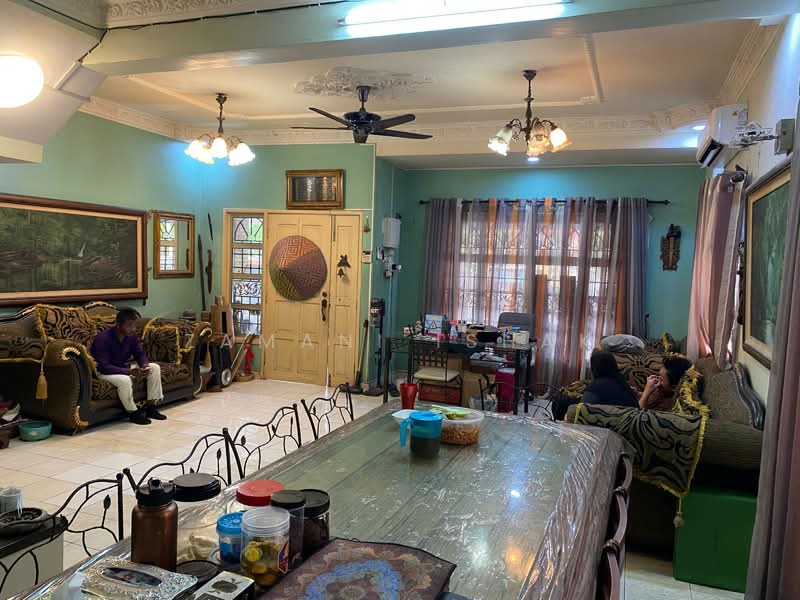 Rumah Teres 2 Tingkat untuk Dijual di Semenyih (Selangor) - Zamani Ishak - Living Room - PropertyGuru.com.my