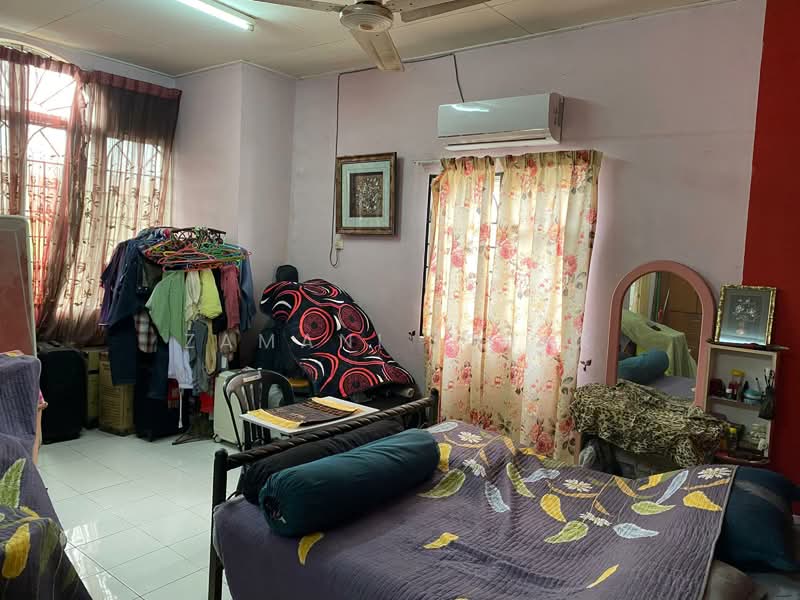 Rumah Teres 2 Tingkat untuk Dijual di Semenyih (Selangor) - Zamani Ishak - Bedroom - PropertyGuru.com.my