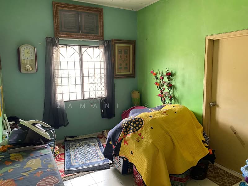 Rumah Teres 2 Tingkat untuk Dijual di Semenyih (Selangor) - Zamani Ishak - Bedroom - PropertyGuru.com.my