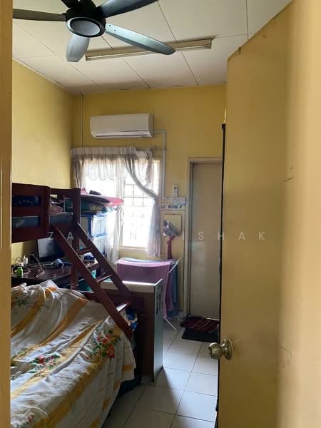Rumah Teres 2 Tingkat untuk Dijual di Semenyih (Selangor) - Zamani Ishak - Bedroom - PropertyGuru.com.my