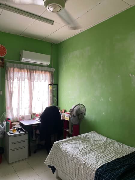 Rumah Teres 2 Tingkat untuk Dijual di Semenyih (Selangor) - Zamani Ishak - Bedroom - PropertyGuru.com.my