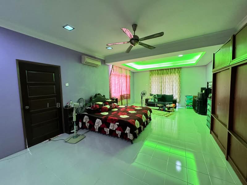 Bungalow for Sale in Bukit Beruntung (Selangor) - Ibrahim Iderus - Bedroom - PropertyGuru.com.my