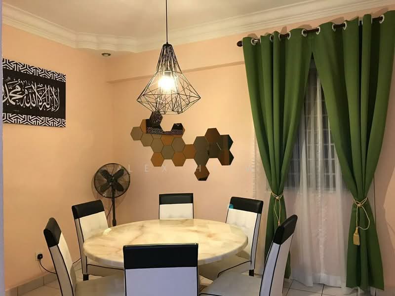Apartment for Sale at Pangsapuri Persiaran Tanjung - Lex Hiew - Dining Room - PropertyGuru.com.my