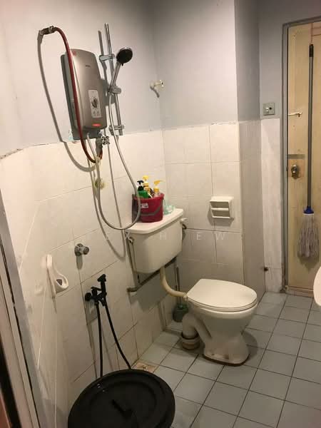 Apartment for Sale at Pangsapuri Persiaran Tanjung - Lex Hiew - Bathroom - PropertyGuru.com.my