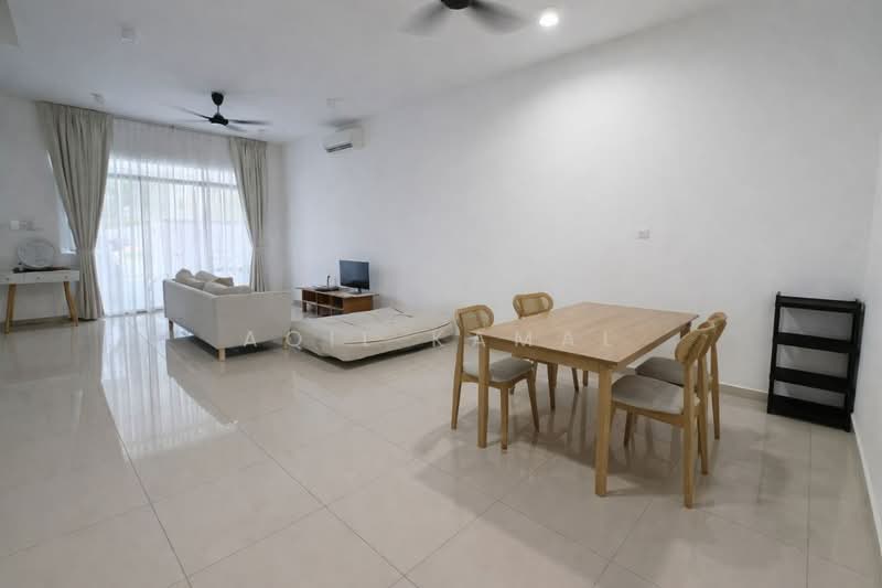Rumah Teres 2 Tingkat untuk Dijual di Setia Safiro (Cyberjaya) - Aqil Kamal - Living Room - PropertyGuru.com.my