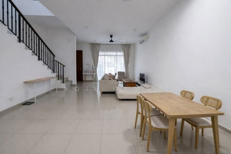 Rumah Teres 2 Tingkat untuk Dijual di Setia Safiro (Cyberjaya) - Aqil Kamal - Living Room - PropertyGuru.com.my
