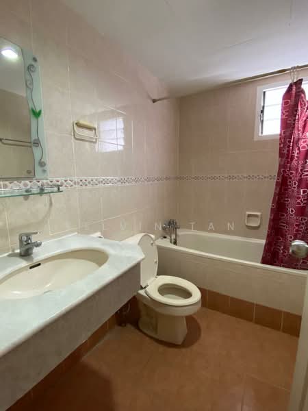 Kondominium untuk Disewa di Gurney Park Condominium - Kelvin Tan - Bathroom - PropertyGuru.com.my