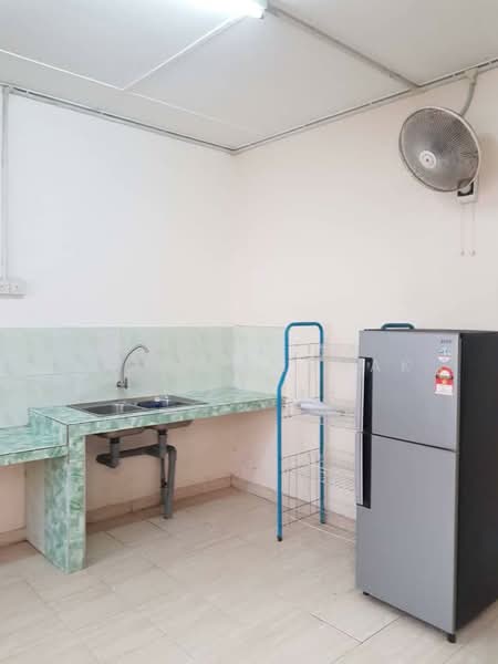Rumah Teres untuk Dijual di Taman Sri Andalas (Klang) - Zamani Ishak - Kitchen - PropertyGuru.com.my