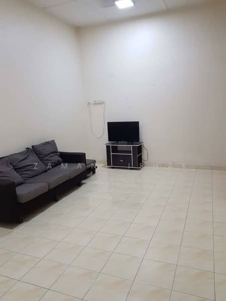 Rumah Teres untuk Dijual di Taman Sri Andalas (Klang) - Zamani Ishak - Living Room - PropertyGuru.com.my