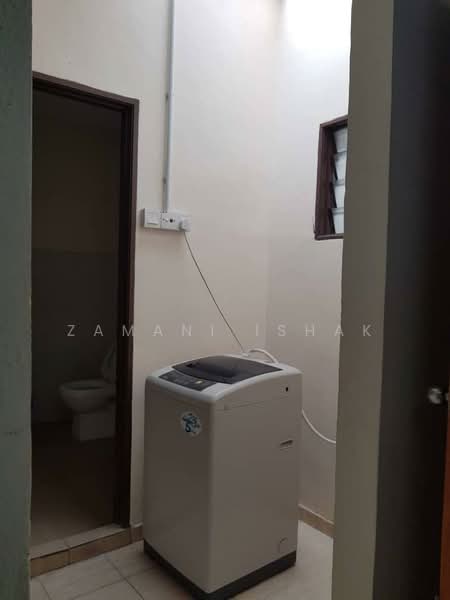 Rumah Teres untuk Dijual di Taman Sri Andalas (Klang) - Zamani Ishak - Bathroom - PropertyGuru.com.my