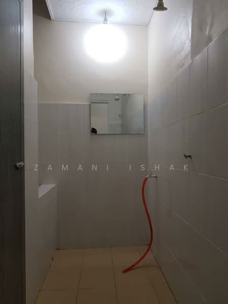 Rumah Teres untuk Dijual di Taman Sri Andalas (Klang) - Zamani Ishak - Bathroom - PropertyGuru.com.my