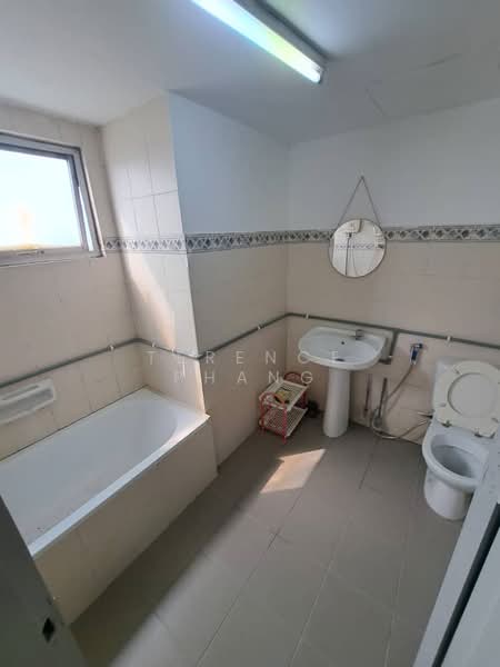 Kondominium untuk Disewa di Menara Jaya - Terence Phang - Bathroom - PropertyGuru.com.my