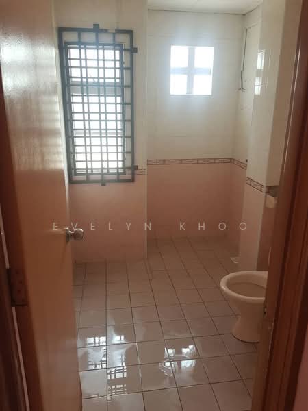 2-storey Terraced House for Sale in Seksyen U9 (Shah Alam) - Evelyn Khoo - Bathroom - PropertyGuru.com.my