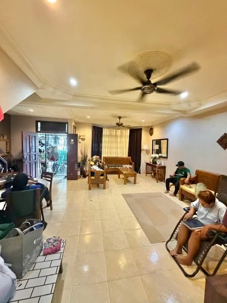 Rumah Teres untuk Dijual di Taman Desa Tebrau (Tebrau) - Reny Hee - Living Room - PropertyGuru.com.my