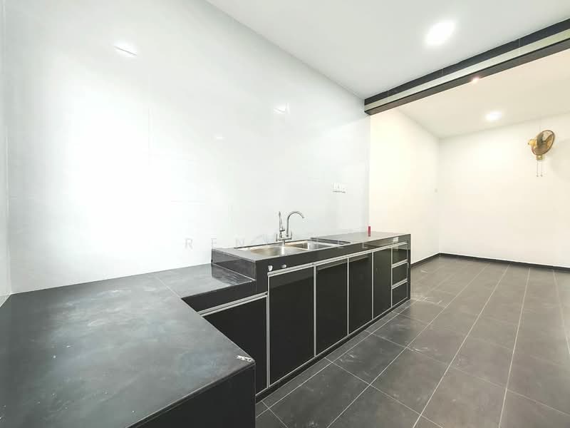 1-storey Terraced House for Sale in Taman Johor Jaya (Johor Bahru) - Reny Hee - Kitchen - PropertyGuru.com.my