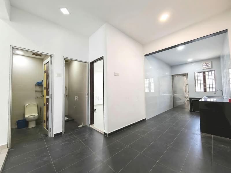 1-storey Terraced House for Sale in Taman Johor Jaya (Johor Bahru) - Reny Hee - Bathroom - PropertyGuru.com.my