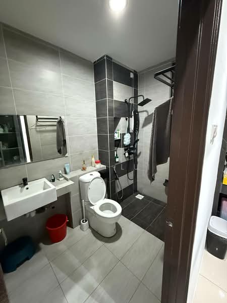 Service Residence for Sale at 8Scape Residence @ Sutera - Lui Lui - Bathroom - PropertyGuru.com.my