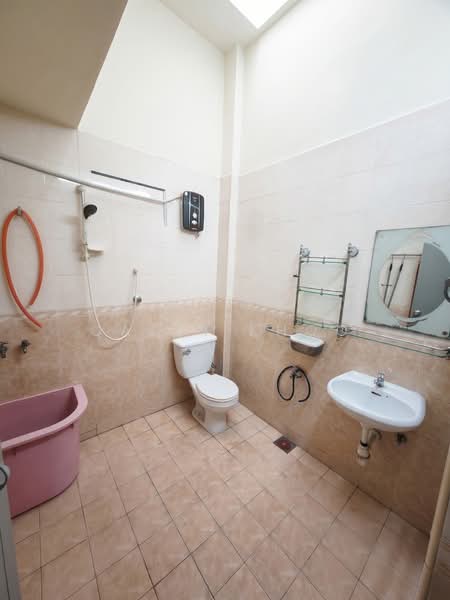 1-storey Terraced House for Sale in Taman Pertama (Ipoh) - Qazin Khoo - Bathroom - PropertyGuru.com.my