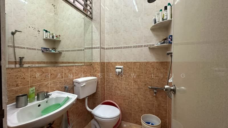Rumah Teres untuk Disewa di Taman Melaka Jaya (Batu Berendam) - Phang Seow Ling - Bathroom - PropertyGuru.com.my